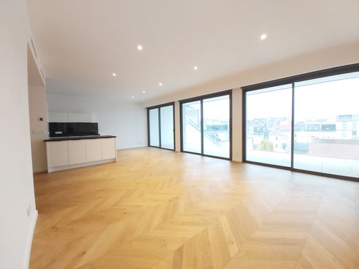 Apartment / Etagenwohnung in Reims, Marne