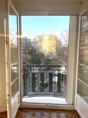 Apartment / Etagenwohnung in Belleville, Père-Lachaise, Ménilmontant, Paris