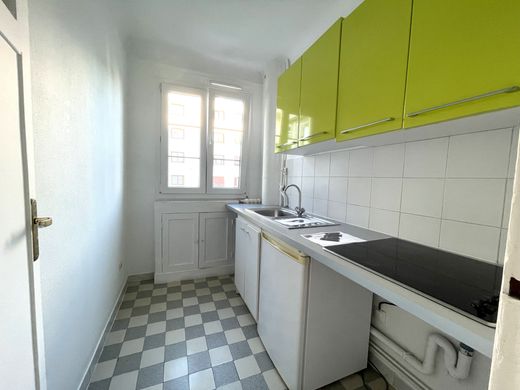 Apartment / Etagenwohnung in Belleville, Père-Lachaise, Ménilmontant, Paris