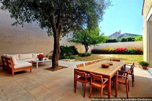 Luxus-Haus in Lançon-Provence, Bouches-du-Rhône