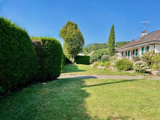 Casa di lusso a Divonne-les-Bains, Ain