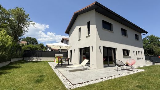 Luxury home in Prévessin-Moëns, Ain