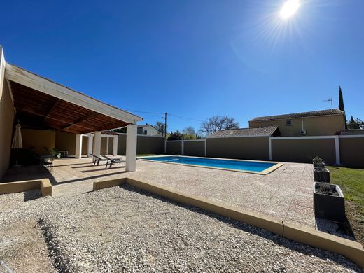 Villa in Entraigues-sur-la-Sorgue, Vaucluse