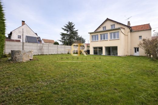 Luxury home in Pontault-Combault, Seine-et-Marne