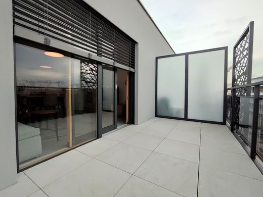 아파트 / Saint-Louis, Haut-Rhin