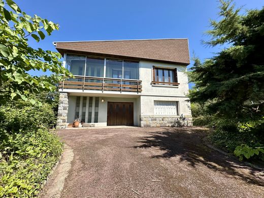 Beaumont-lès-Randan, Puy-de-Dômeの高級住宅