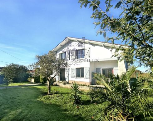 Luxury home in Habas, Landes