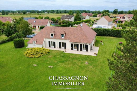Luxury home in Moulins, Allier