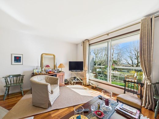 Διαμέρισμα σε Suresnes, Hauts-de-Seine