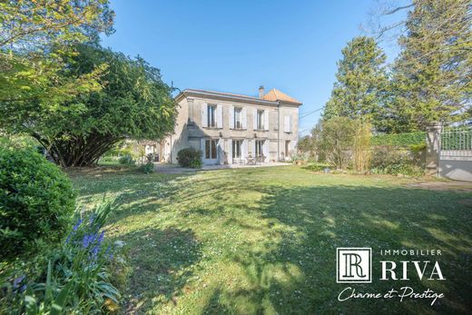 Luxury home in Artigues-près-Bordeaux, Gironde