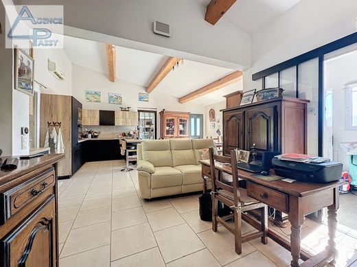 Villa à La Roquette-sur-Var, Alpes-Maritimes
