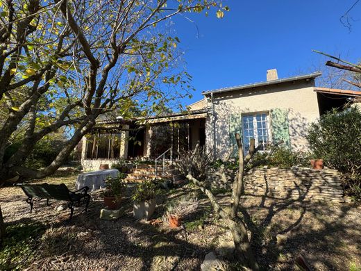 منزل ﻓﻲ Nîmes, Gard