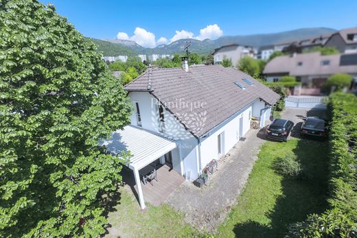 Luxury home in Gex, Ain