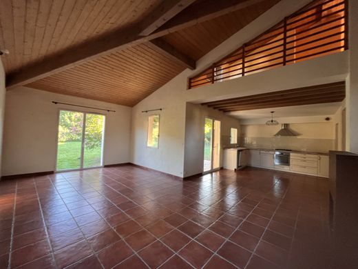 منزل ﻓﻲ Tournon-sur-Rhône, Ardèche