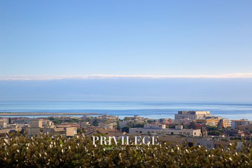 Saint-Laurent-du-Var, Alpes-Maritimesのアパートメント