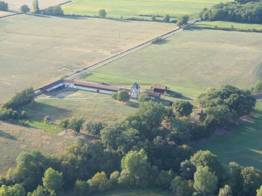 Luxury home in L'Isle-de-Noé, Gers