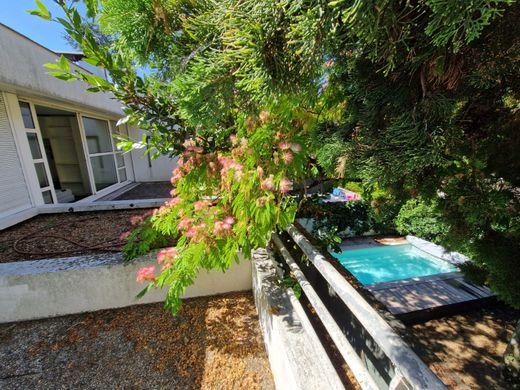 ‏בתי יוקרה ב  Caudéran, Gironde