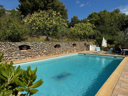 Luxe woning in Le Revest-les-Eaux, Var