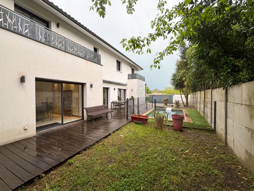 Luxury home in Floirac (Gironde), Gironde
