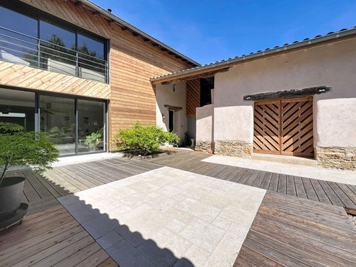 Luxus-Haus in Fareins, Ain