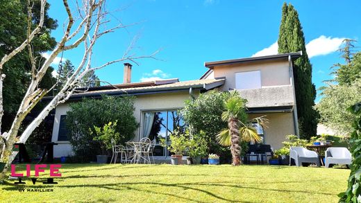 Luxe woning in Chassieu, Rhône