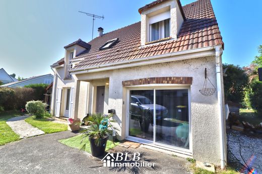 منزل ﻓﻲ Le Perray-en-Yvelines, Yvelines