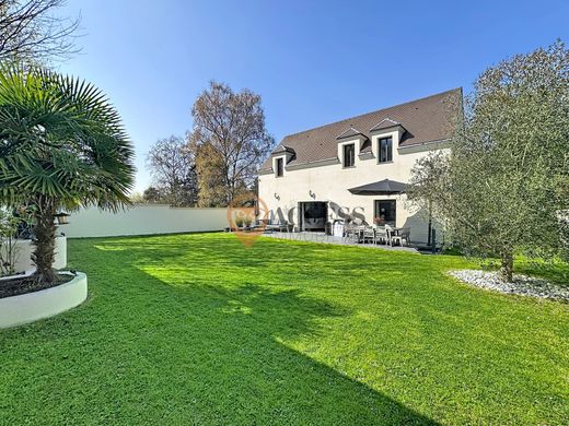 Luxury home in Montlignon, Val d'Oise