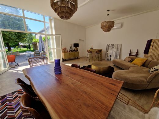 Элитный дом, La Chapelle-Saint-Mesmin, Loiret