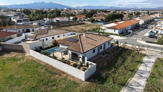 Villa in Pia, Pyrénées-Orientales