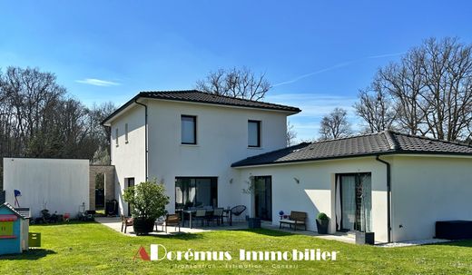 Luxury home in Tresses, Gironde