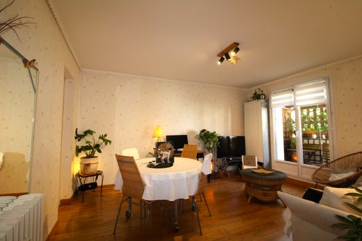 Apartment / Etagenwohnung in Angers, Maine-et-Loire