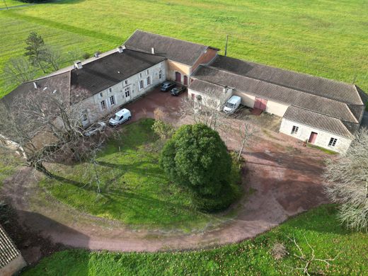 Zamek w Cars, Gironde