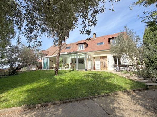 Luxury home in Rueil-Malmaison, Hauts-de-Seine