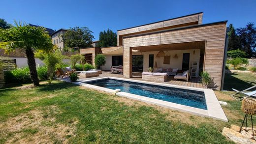 Luxury home in Lucenay, Rhône