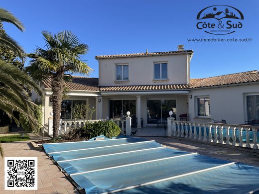 Casa di lusso a Salles-sur-Mer, Charente-Maritime