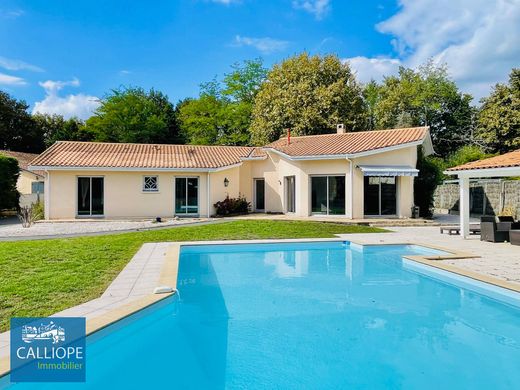 Luxury home in Arsac, Gironde