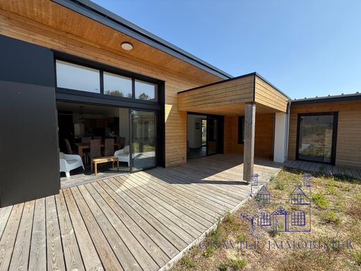 ‏בתי יוקרה ב  Saint-Germain-sur-Ay, Manche