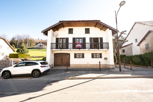 Maison de luxe à Les Hôpitaux-Neufs, Doubs