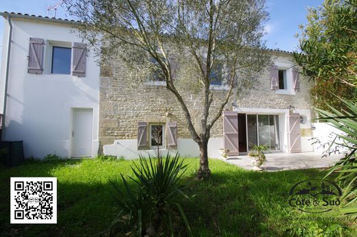 Luxus-Haus in La Jarrie, Charente-Maritime