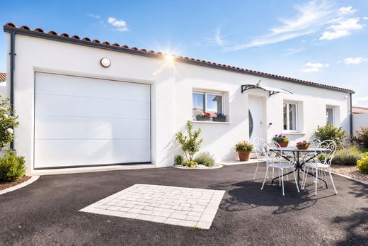 Luxury home in Saint-Sulpice-de-Royan, Charente-Maritime