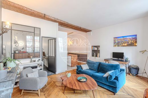 Apartment in Chatelet les Halles, Louvre-Tuileries, Palais Royal, Paris