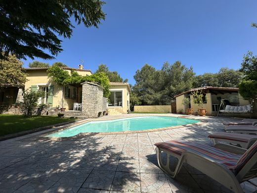 ‏וילה ב  נים, Gard