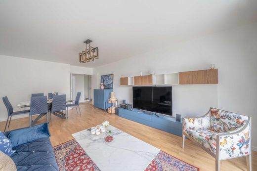 Apartment / Etagenwohnung in Motte-Picquet, Commerce, Necker, Paris