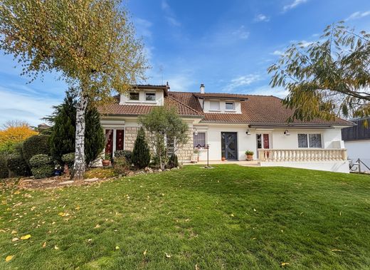 Luxe woning in Ormesson-sur-Marne, Val-de-Marne