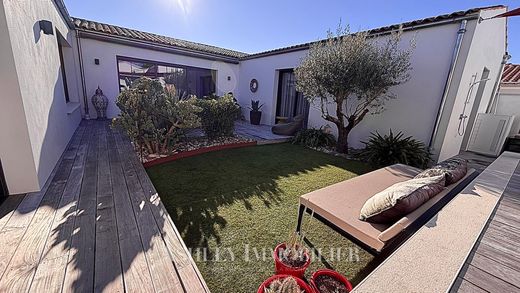 Villa in Périgny, Charente-Maritime