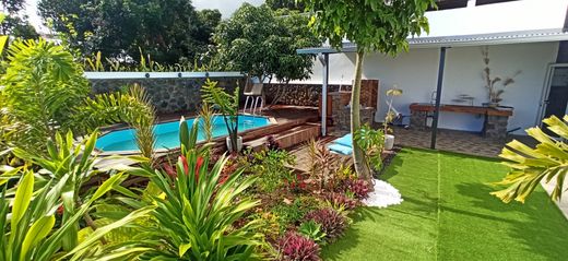 Villa in Saint-Gilles les Hauts, Réunion