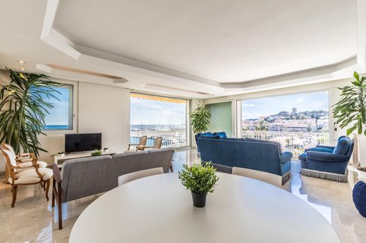 Apartment / Etagenwohnung in Cannes, Alpes-Maritimes