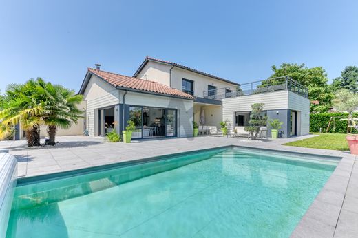 Luxury home in Chazay-d'Azergues, Rhône