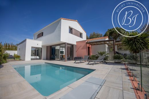 Luxury home in Les Sables-d'Olonne, Vendée