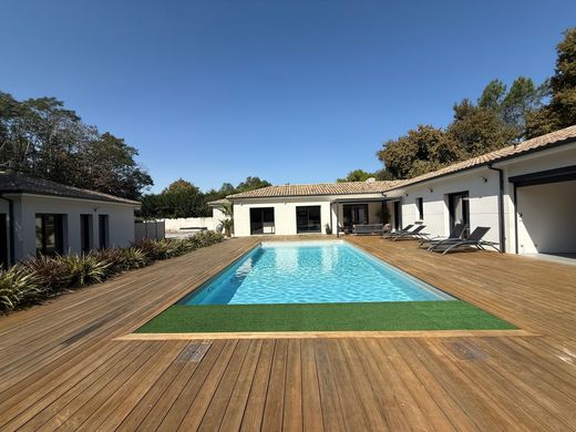 Luxury home in Salles, Gironde